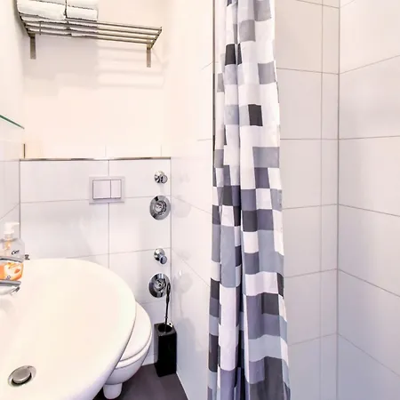 In Mit Eigener Terrasse, Cleaning Included Apartment *